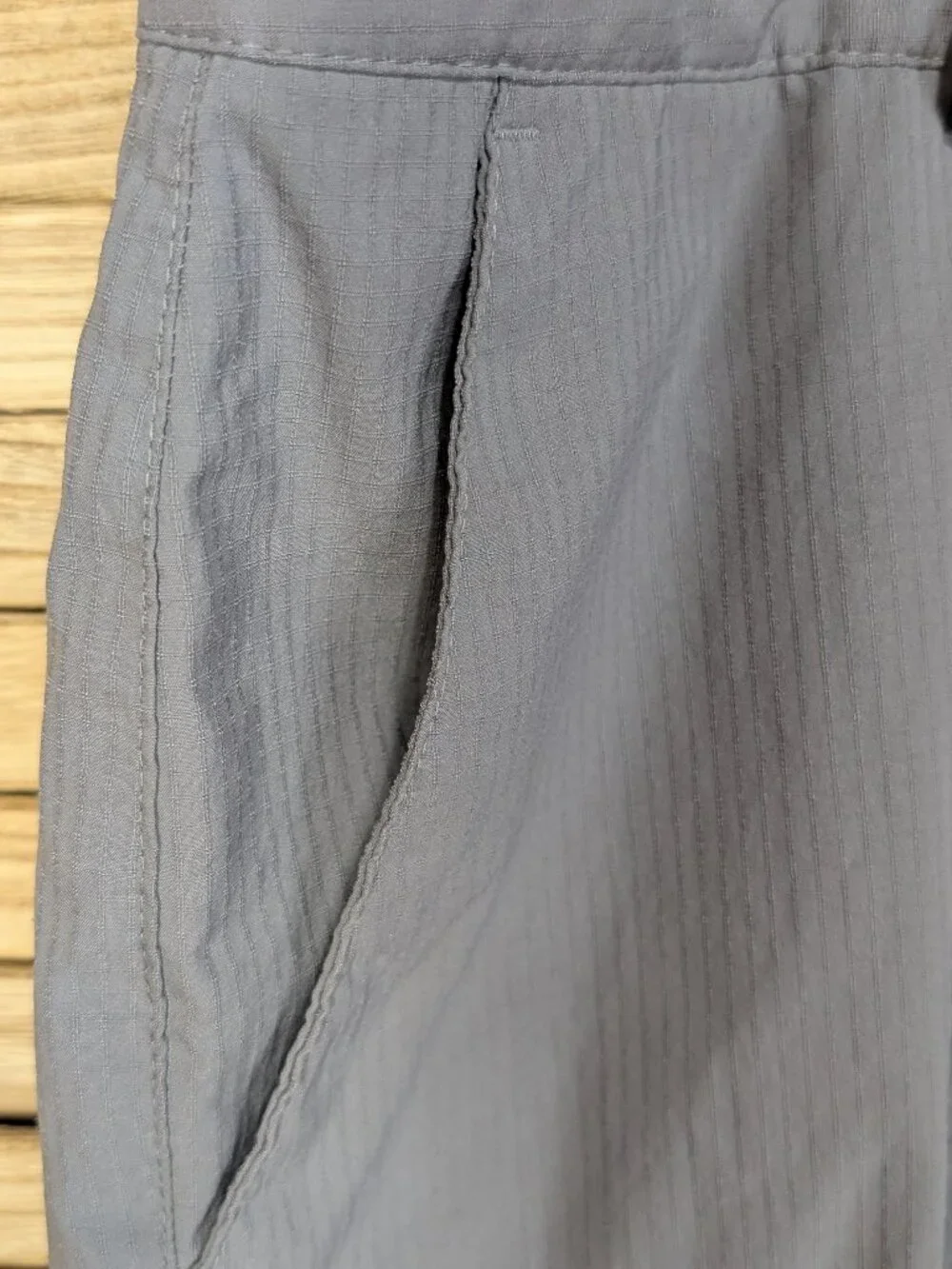Under Armour Men's Lightweight Cargo Shorts - Gray Size 42